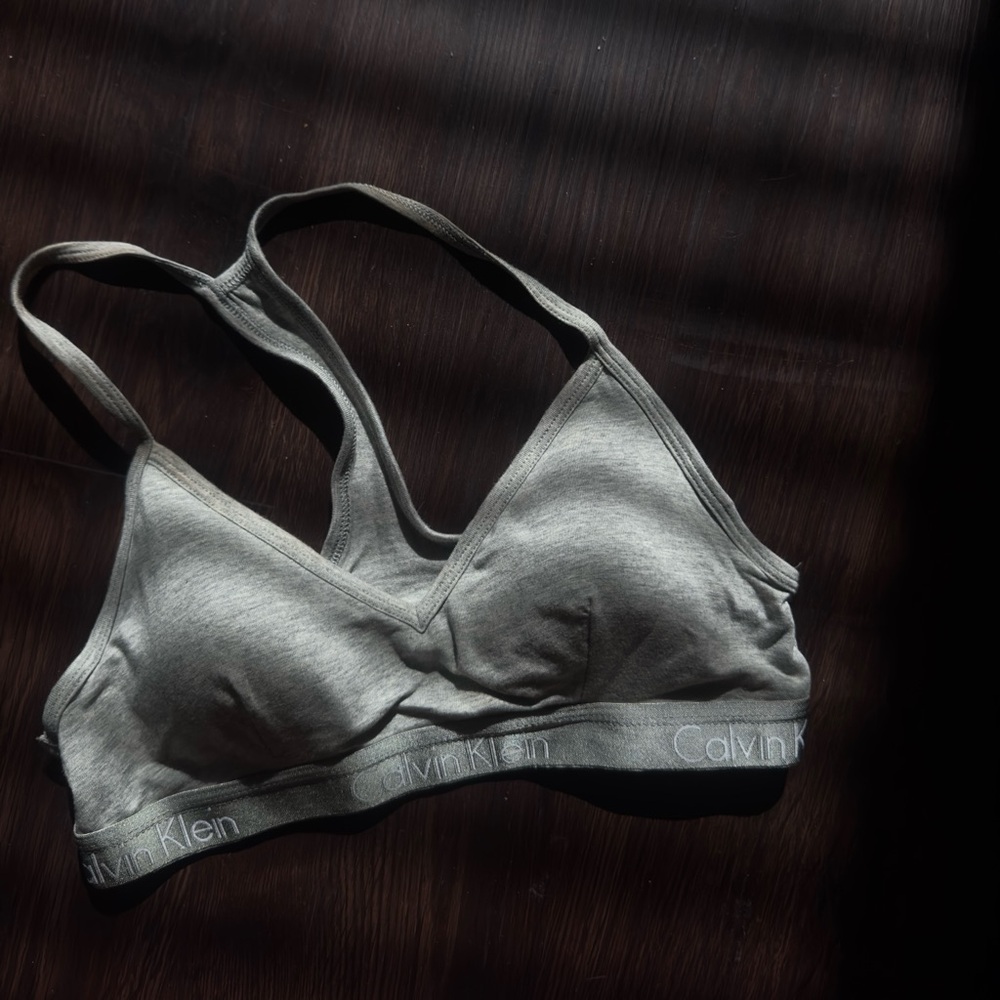 Calvin Klein Women's Motive Cotton Lightly Lined Bralette
Heather Gray